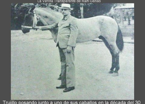 a-trujillo-posando-con-caballo