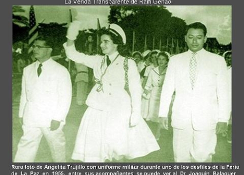 angelita-con-traje-militar